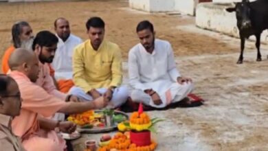 Photo of यूपी: सीएम योगी ने की गोरखनाथ मंदिर में गोवर्धन पूजा