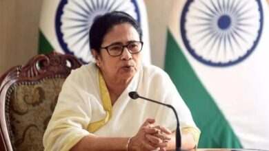 Photo of ममता बनर्जी के आवास पर पहुंचे बीएलओ